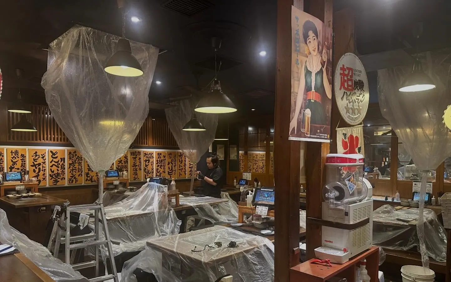 今日は夜間にもんじゃ屋さんのエアコン洗浄やってきました！