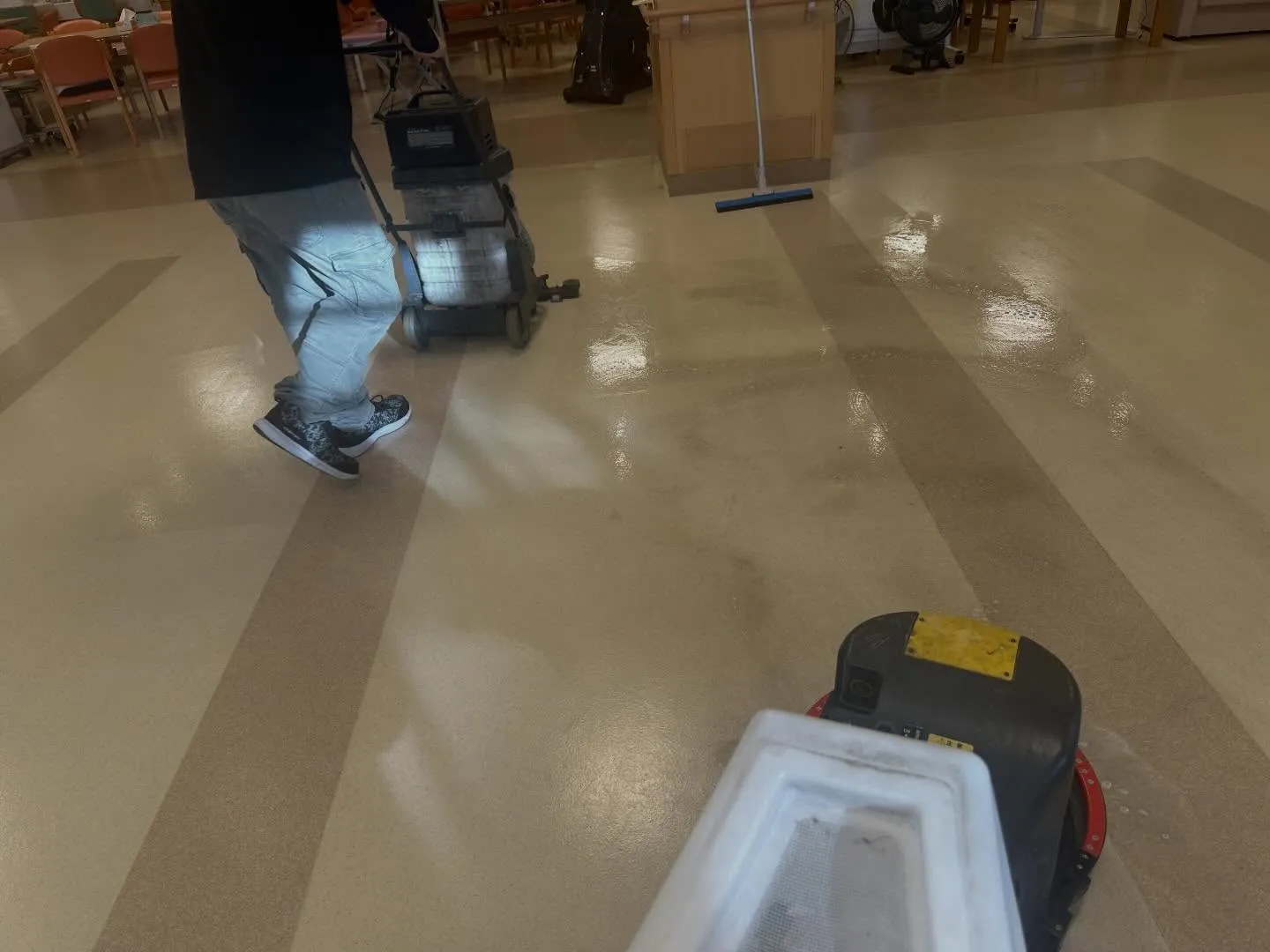 老人ホームの床洗浄やってきました！