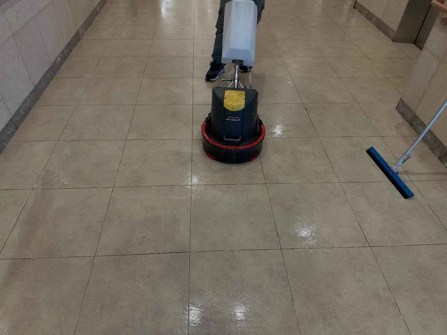 老人ホームの床洗浄やってきました！