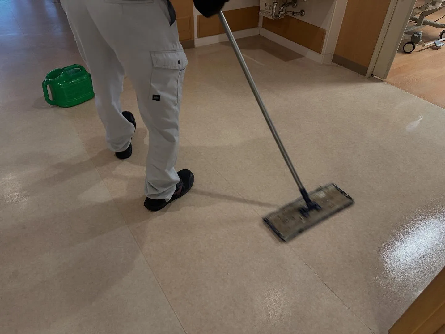 老人ホームの床洗浄やってきました！