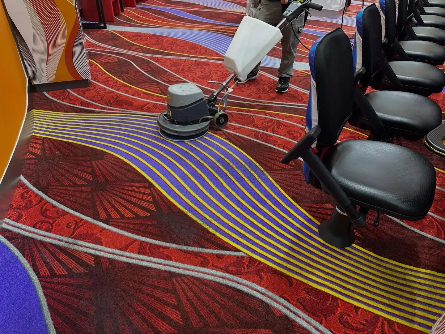 パチンコ屋さんの閉店後に定期清掃