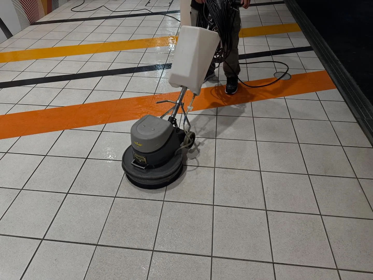 パチンコ屋さんの閉店後に定期清掃