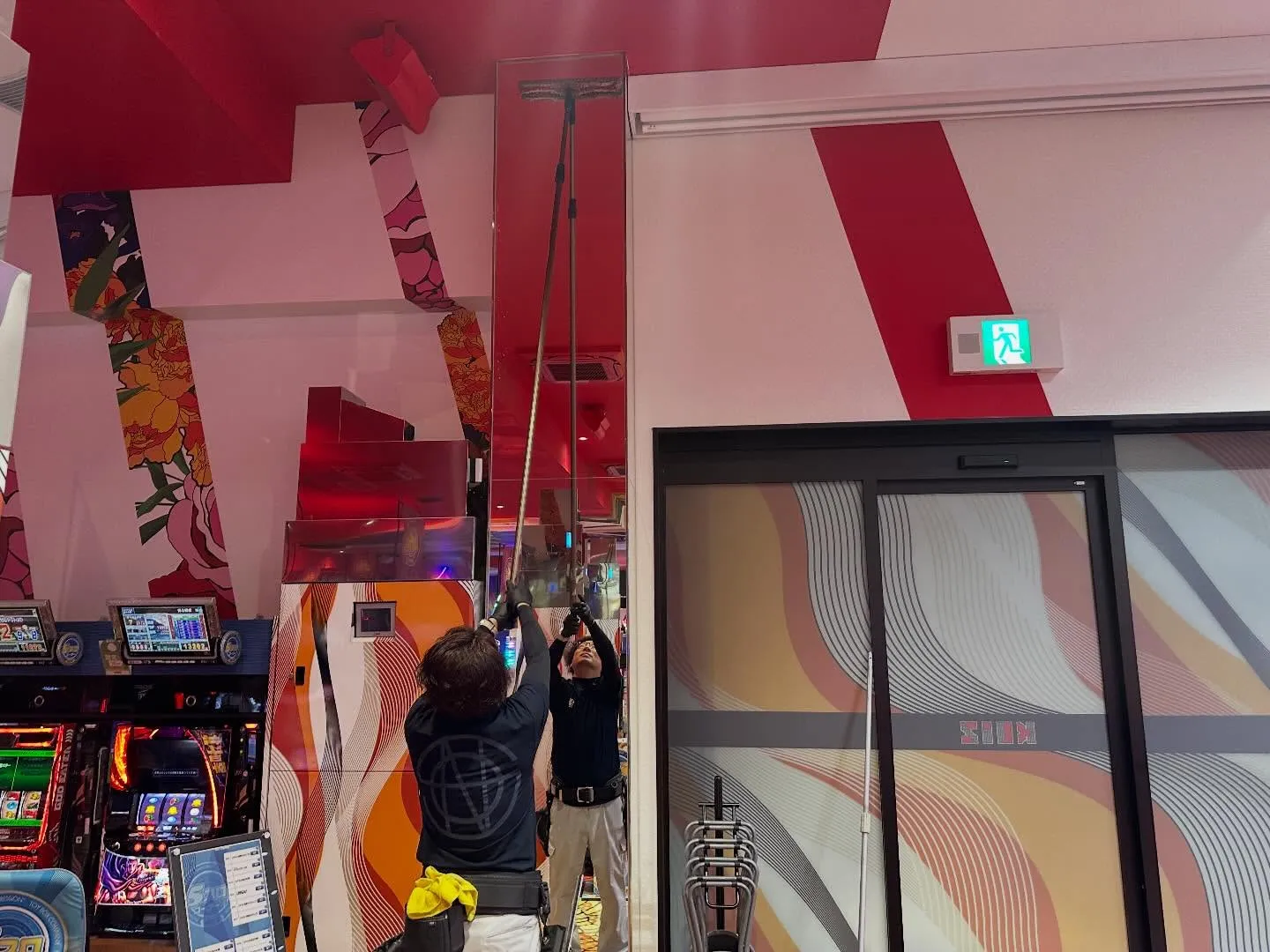 パチンコ屋さんの閉店後に定期清掃
