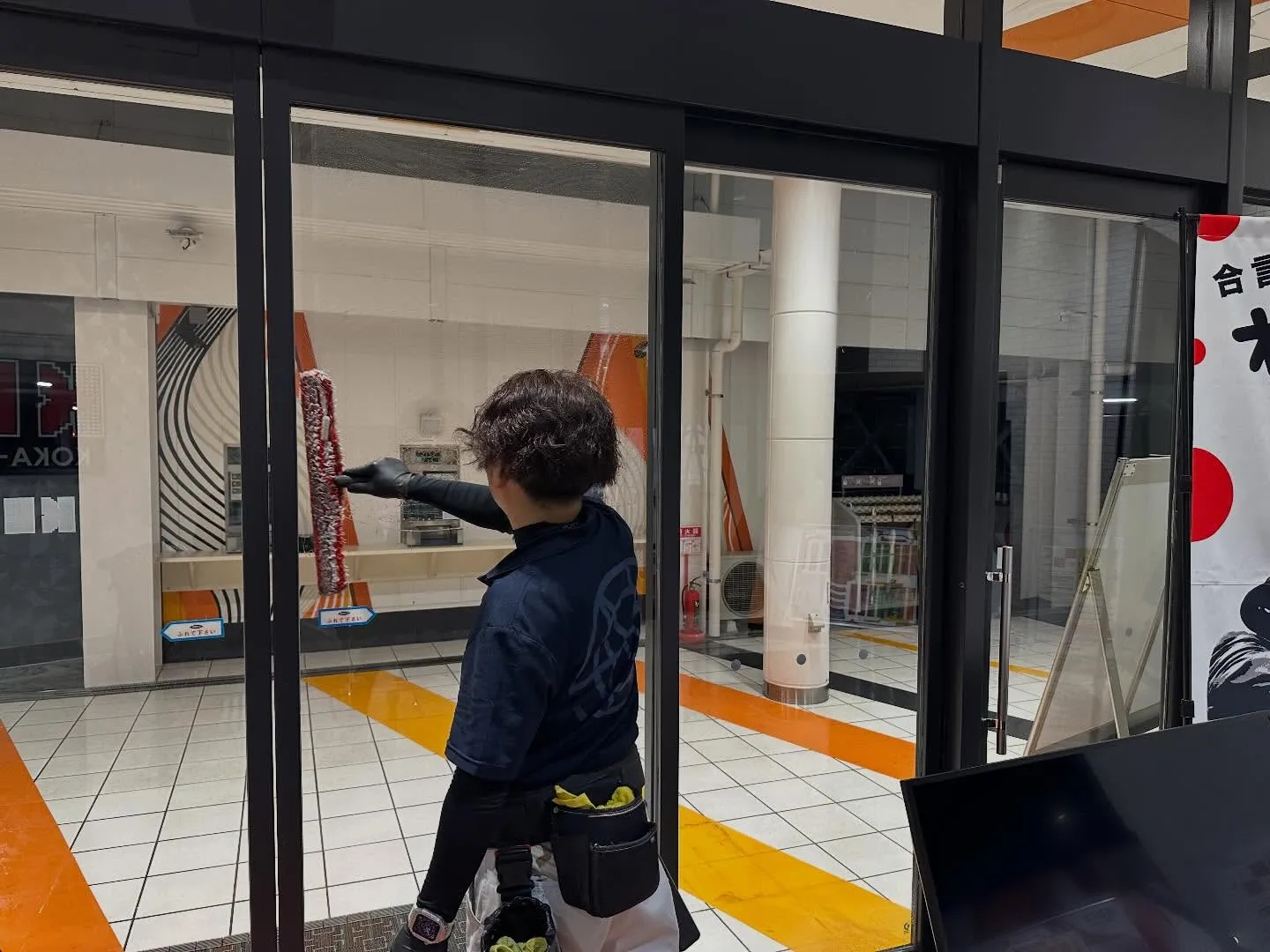 パチンコ屋さんの閉店後に定期清掃