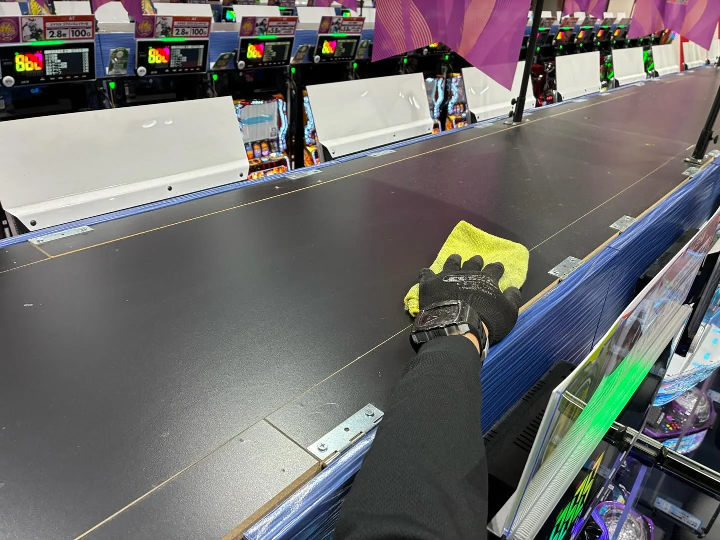 パチンコ屋さんの閉店後に定期清掃