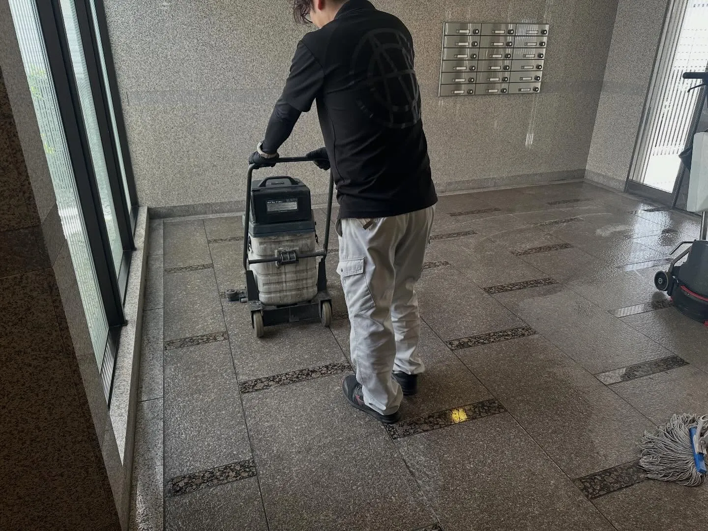 マンションの共用部分の定期清掃