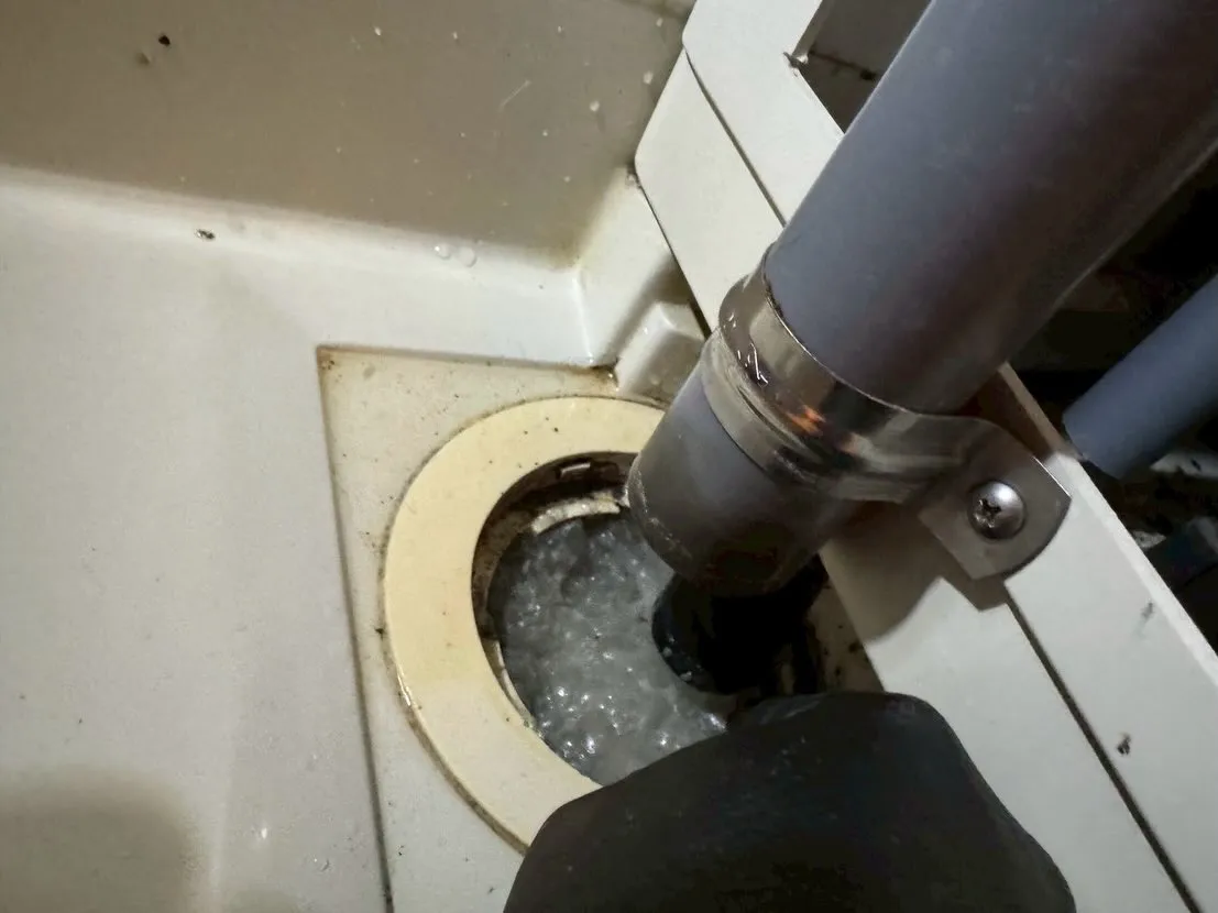 ビジネスホテルの排水管洗浄