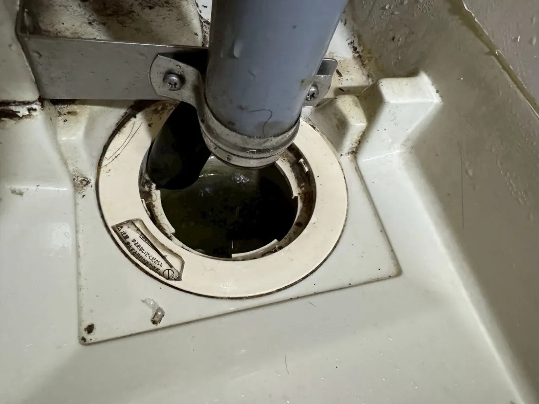 ビジネスホテルの排水管洗浄