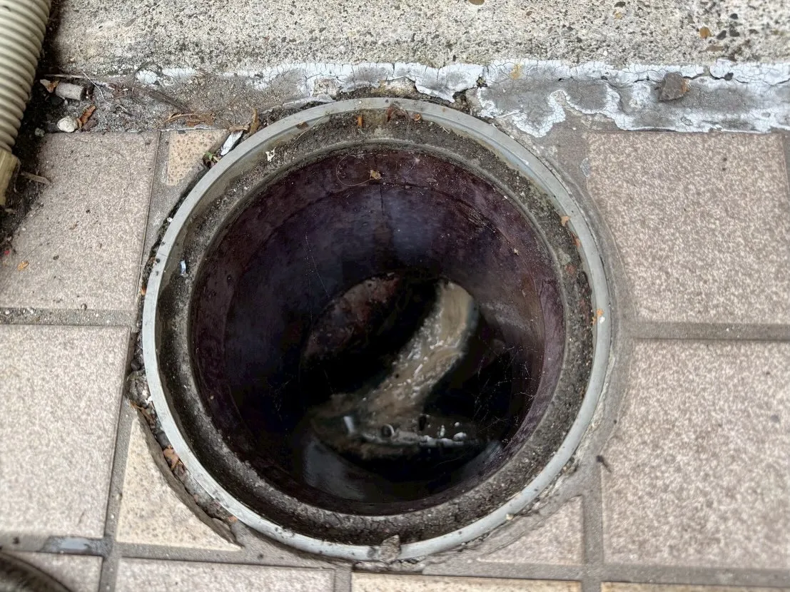 ビジネスホテルの排水管洗浄