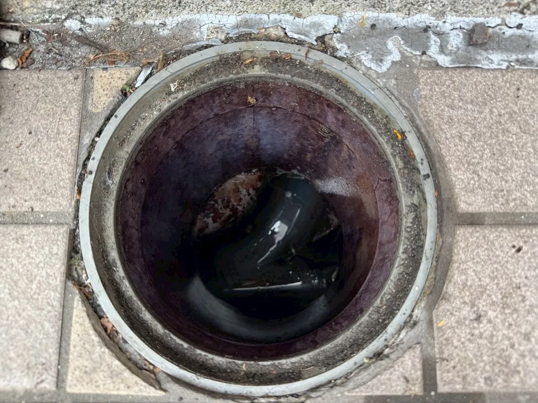 ビジネスホテルの排水管洗浄