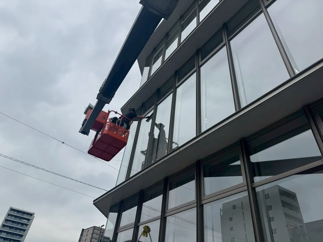 今日は高所ガラス作業