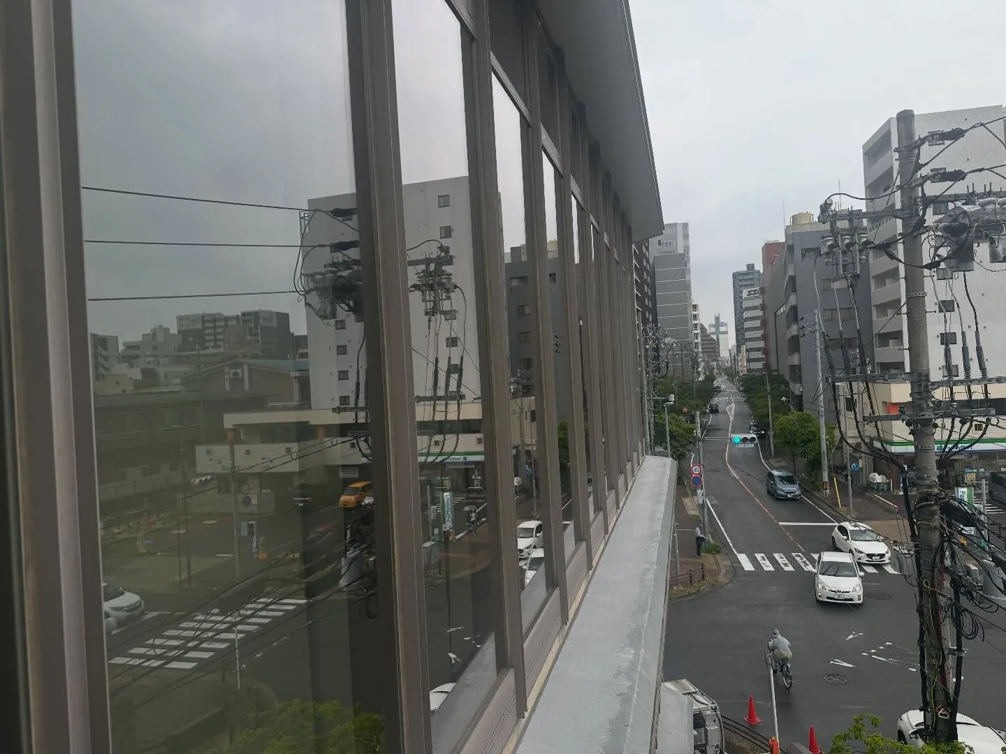 今日は高所ガラス作業